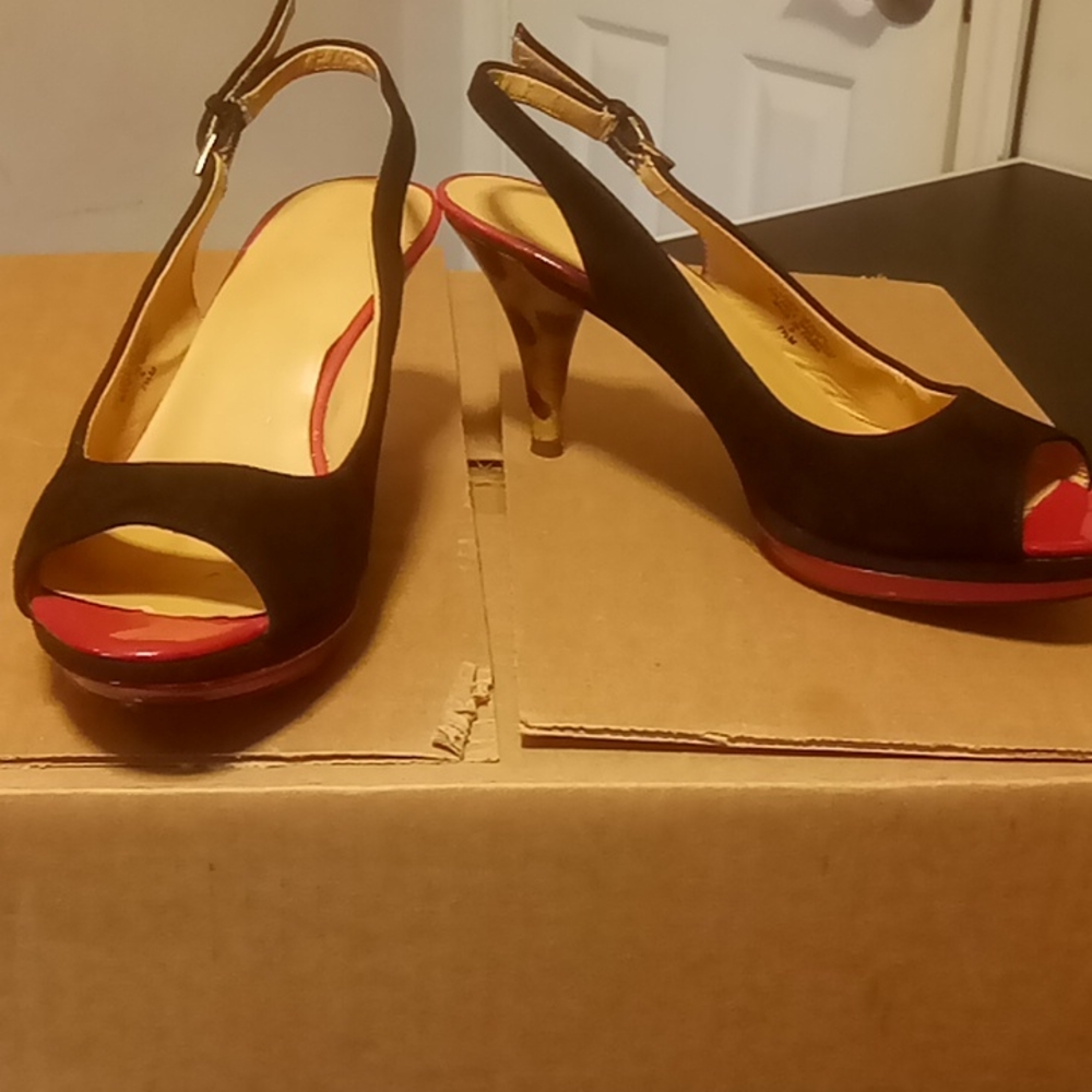 Feeling sexy!!! Woman's cheetah print heels